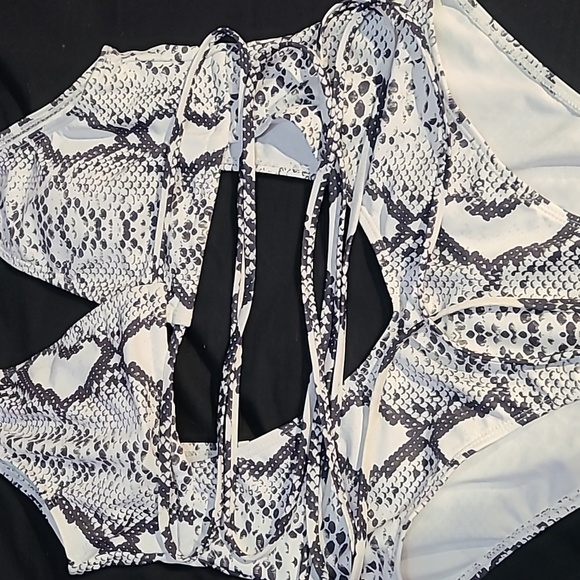 snakeskin one piece bikini - Picture 2 of 3